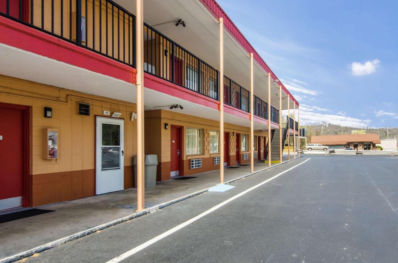 Econo Lodge Near Motor Speedway Bristol Exterior photo
