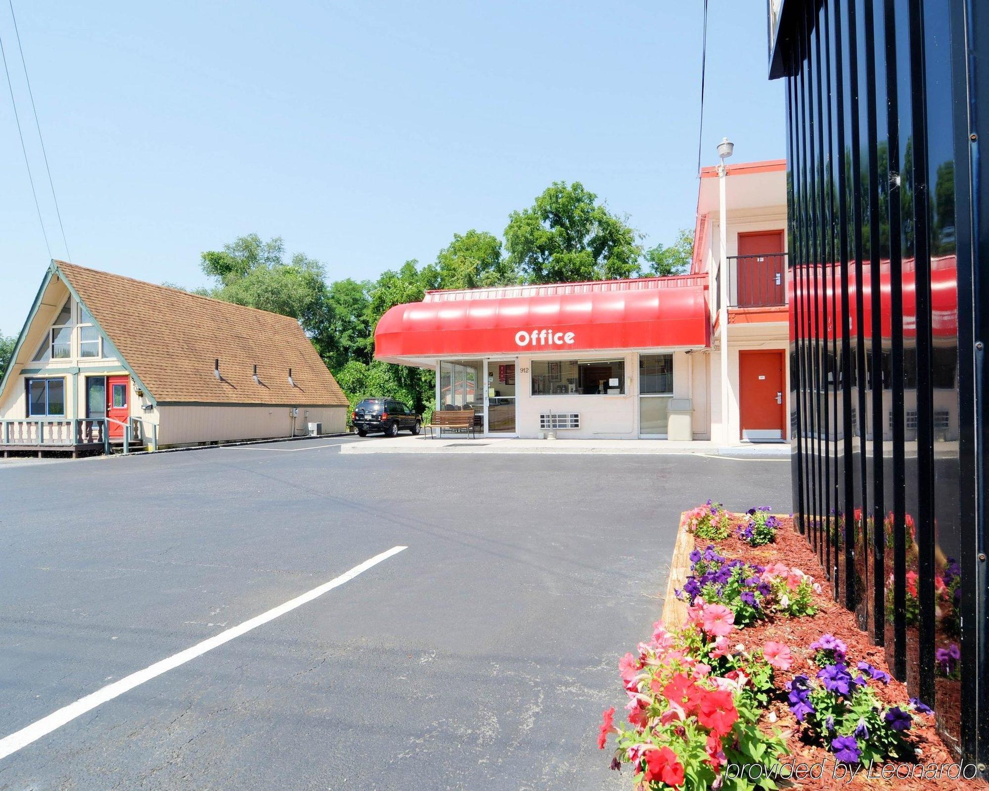 Econo Lodge Near Motor Speedway Bristol Exterior photo